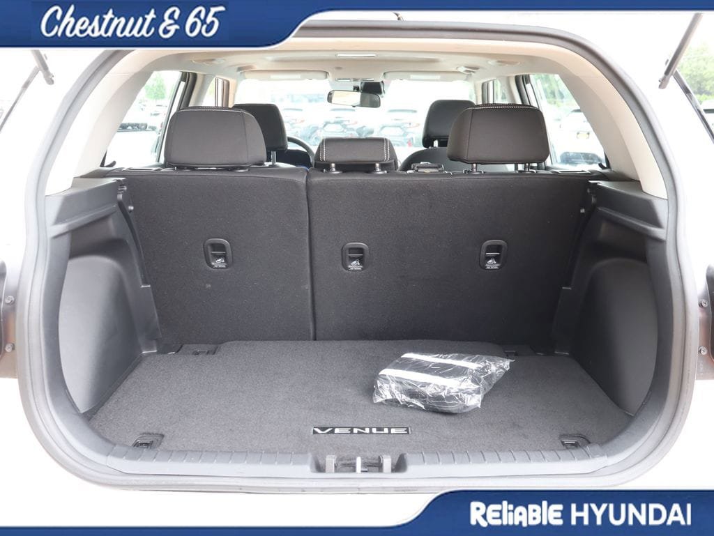 Used 2023 Hyundai Venue SEL FWD image 15