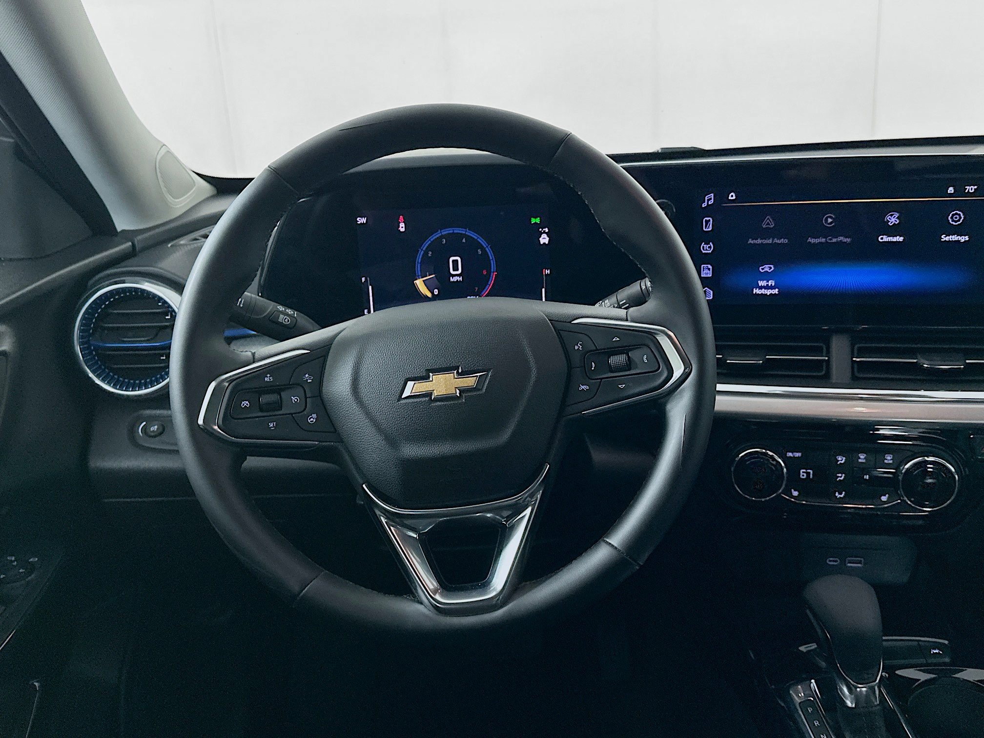 Used 2025 Chevrolet Trax LT w/ LT Convenience Package image 17