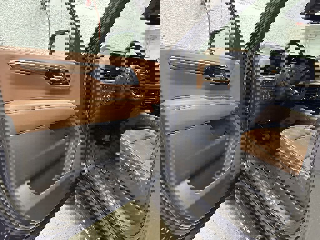 New 2026 Chevrolet Suburban High Country image 9