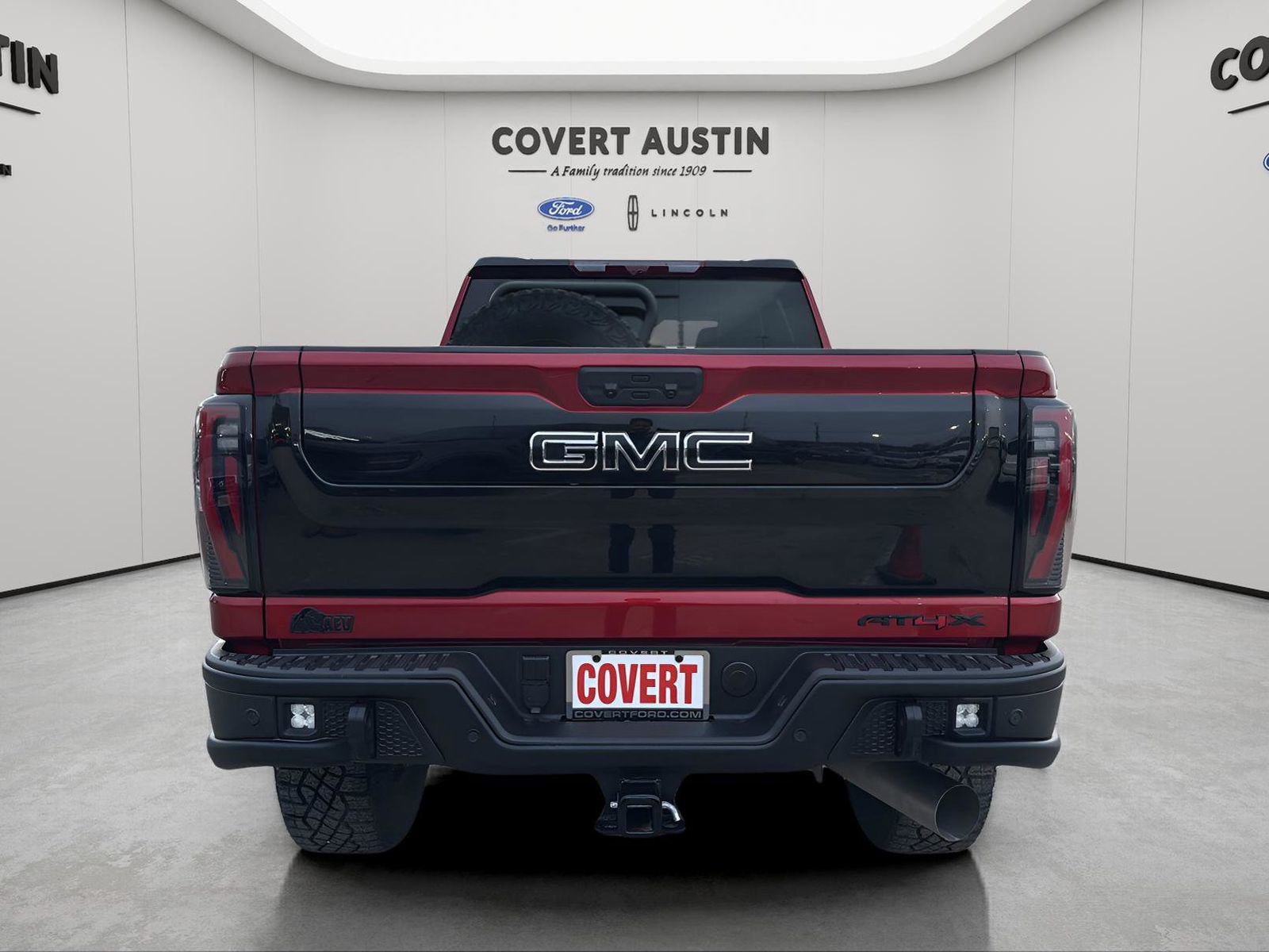 Used 2025 GMC Sierra 2500 AT4X image 4