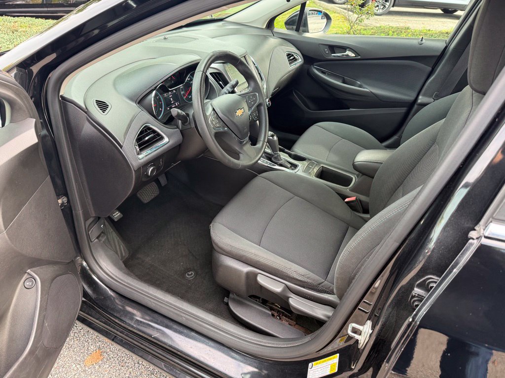 Used 2016 Chevrolet Cruze LT FWD image 12