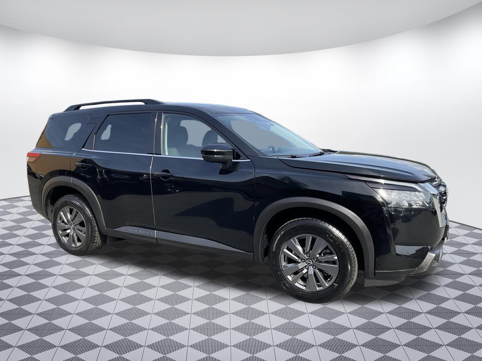 Used 2025 Nissan Pathfinder SV AWD/4WD image 1