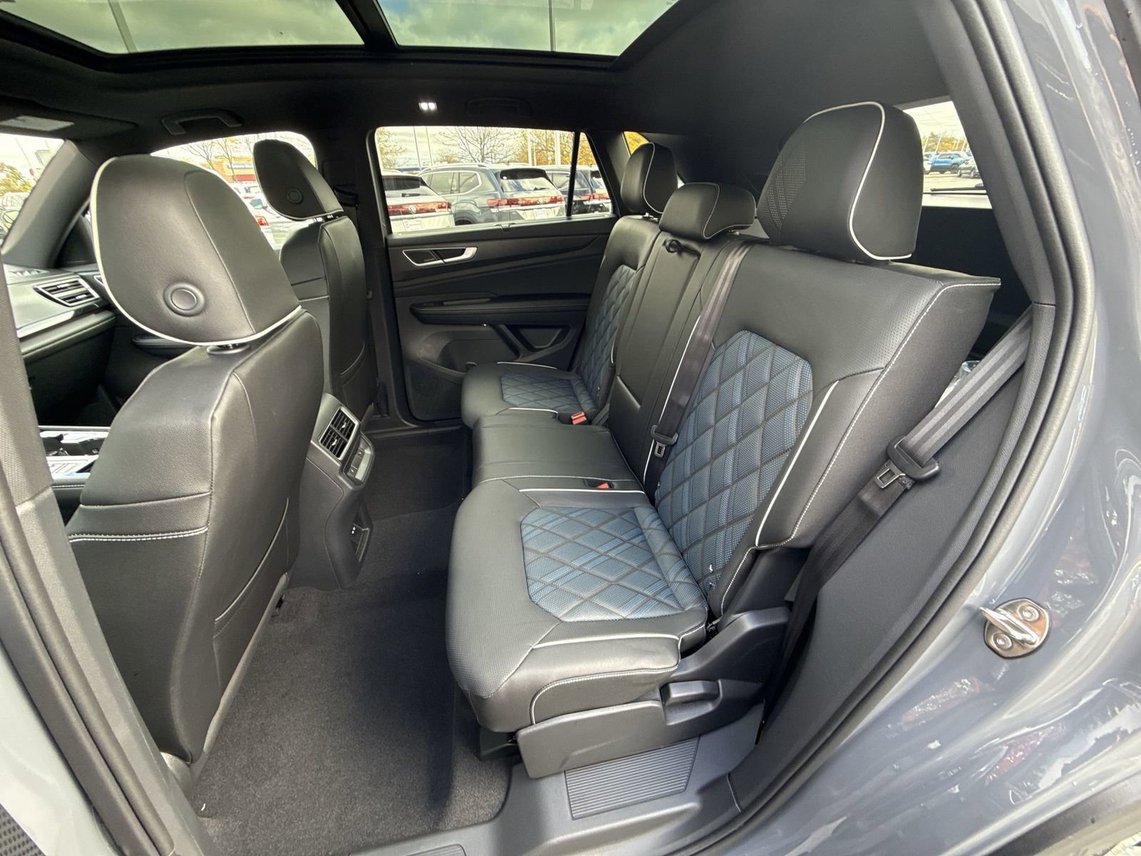 New 2026 Volkswagen Atlas Cross Sport SEL Premium R-Line image 24