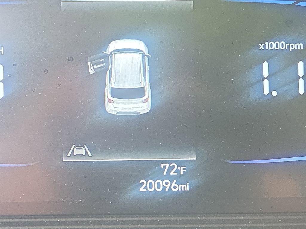 Used 2025 Hyundai Venue SEL FWD image 7