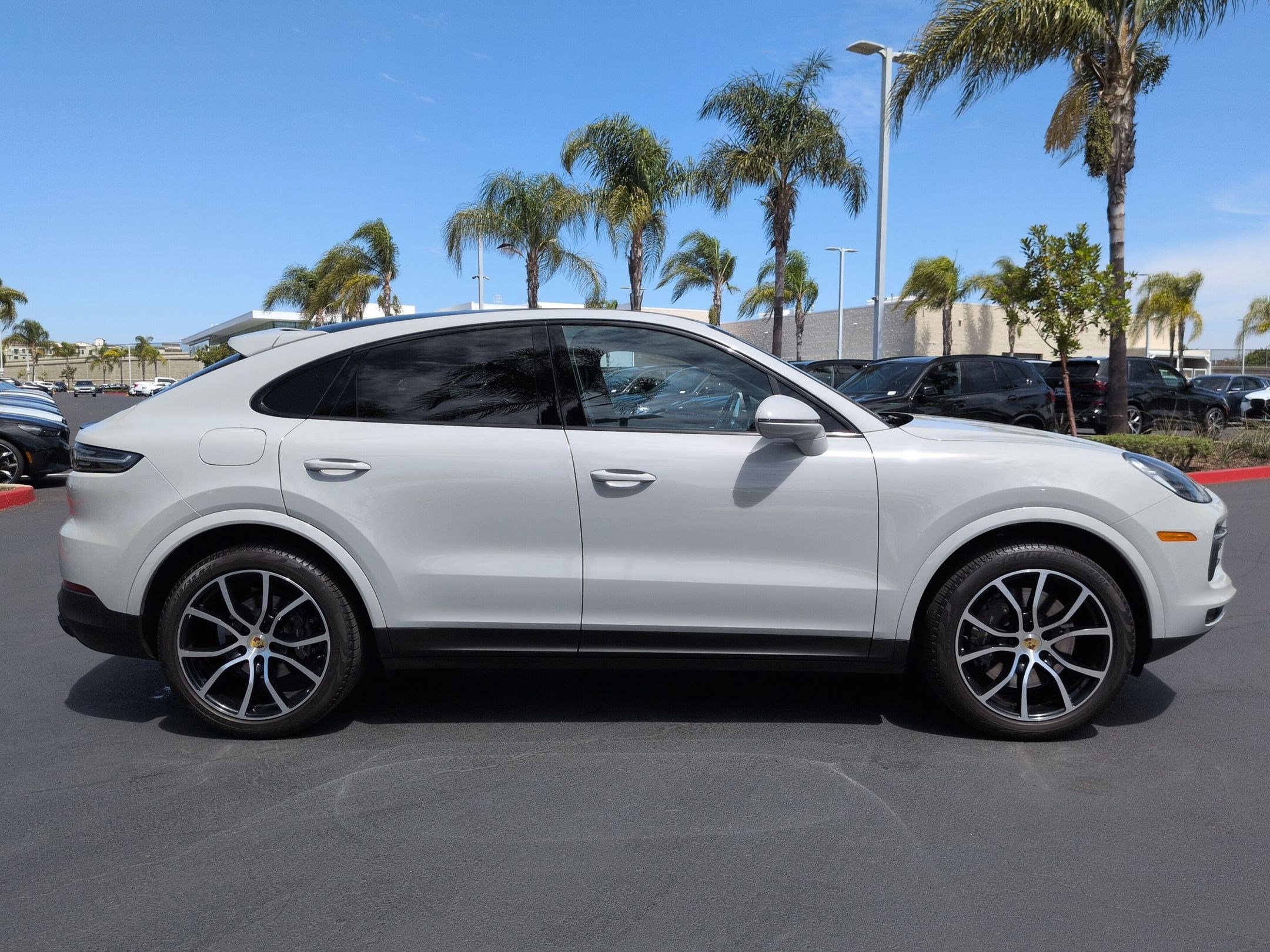 Used 2022 Porsche Cayenne Coupe AWD/4WD image 11