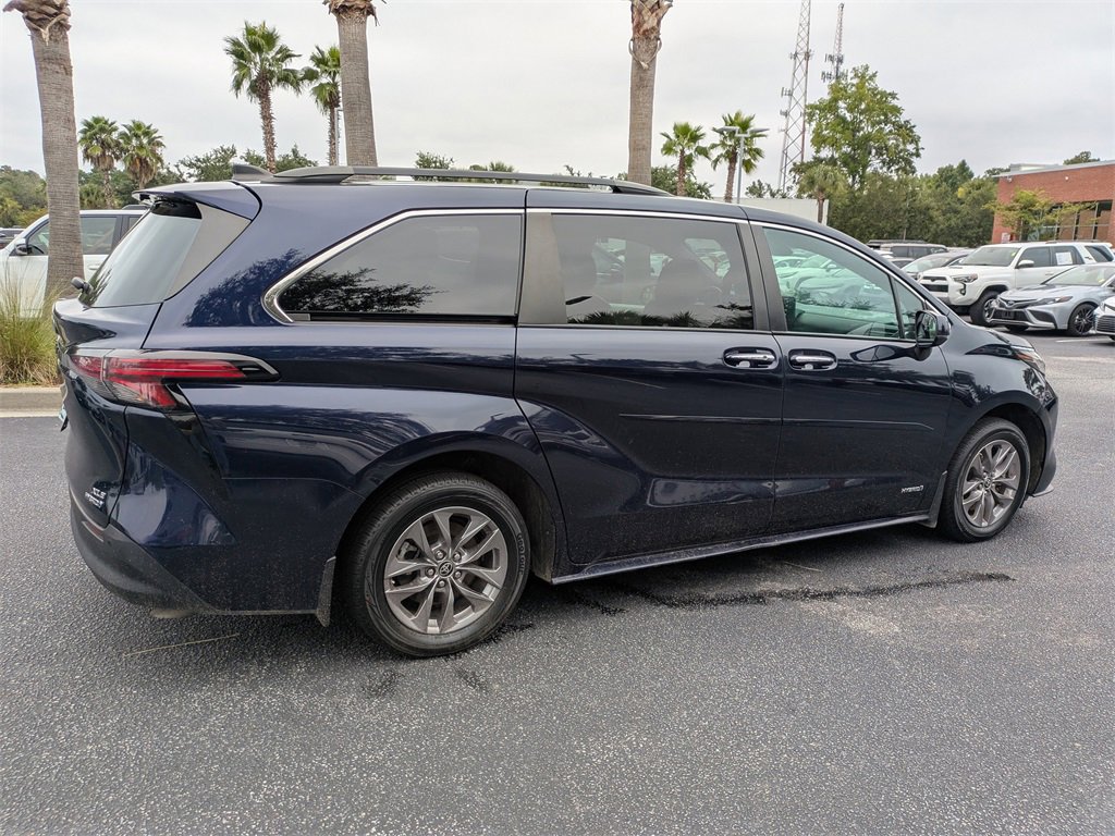 Used 2021 Toyota Sienna XLE w/ XLE Plus Package image 5
