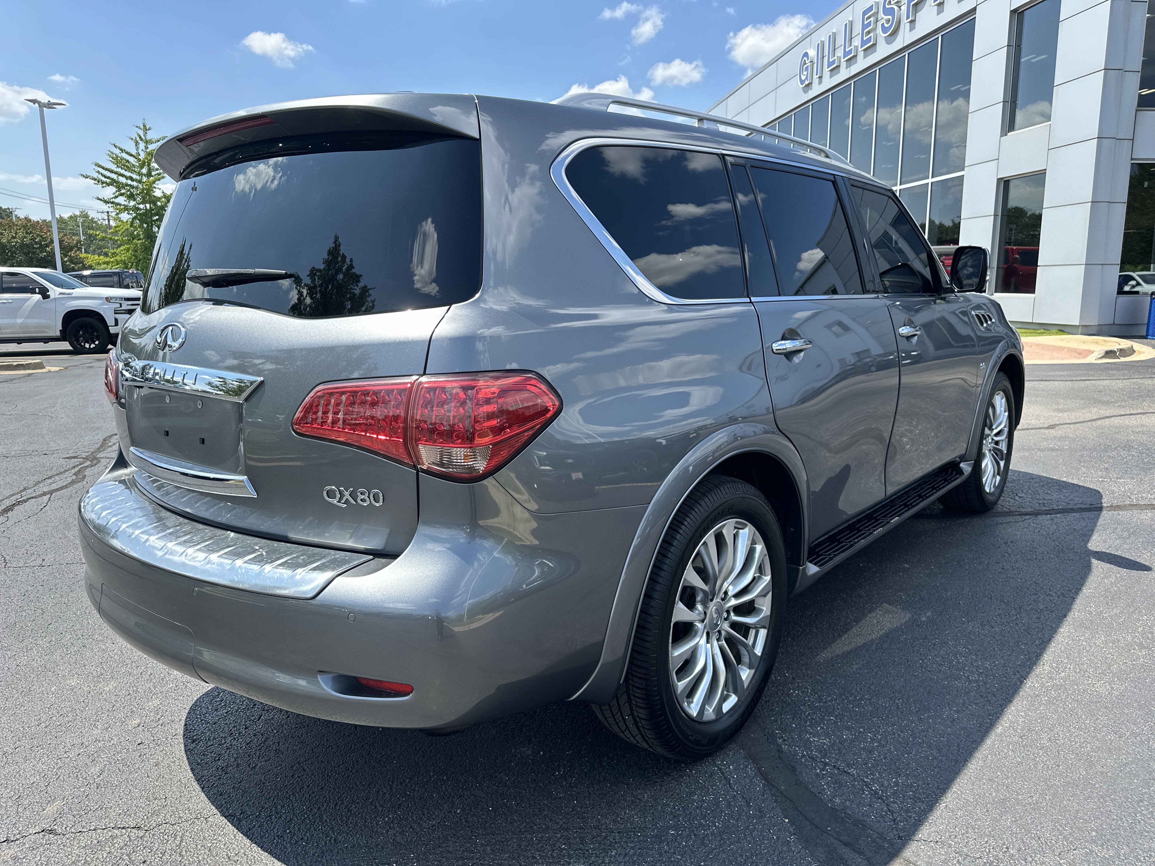 Used 2017 INFINITI QX80 4WD w/ Deluxe Technology Package image 3