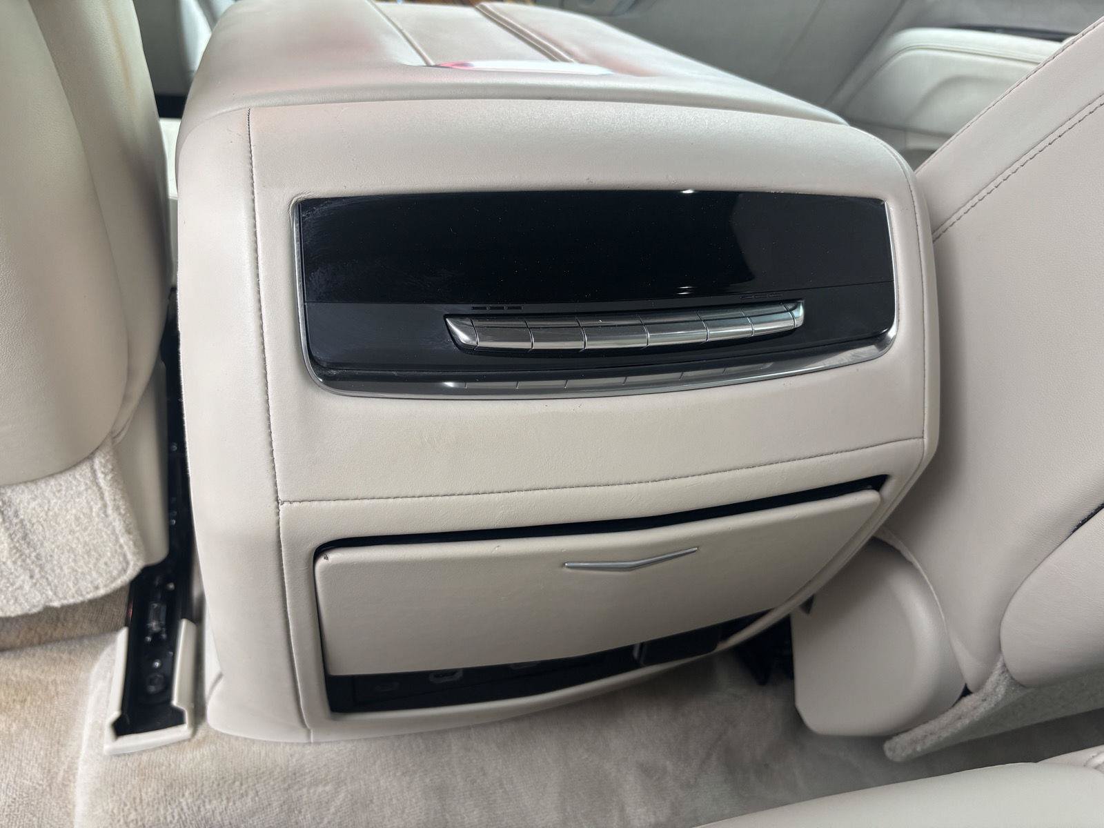 Used 2021 Cadillac Escalade ESV Premium Luxury Platinum AWD/4WD image 3