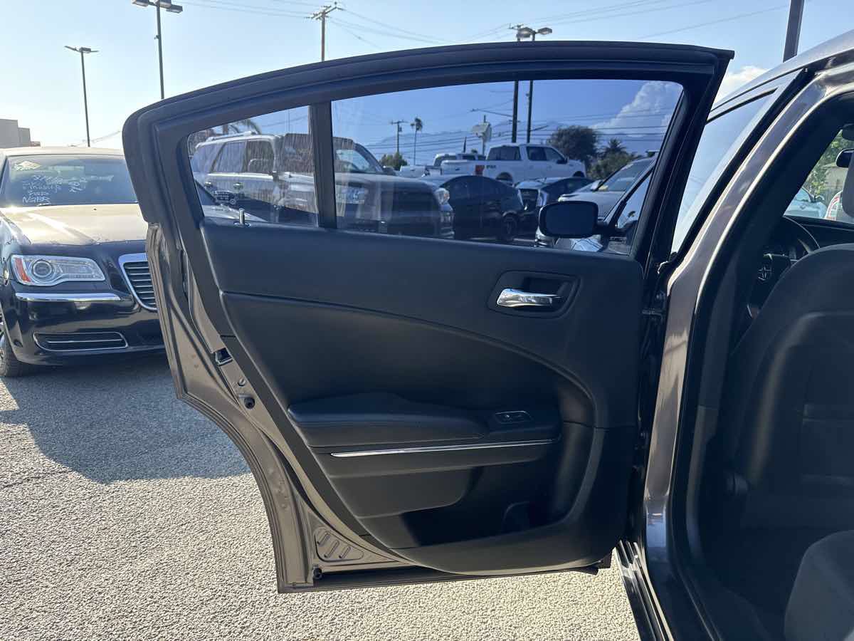 Used 2014 Dodge Charger SE RWD image 13