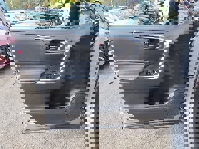 Used 2022 Toyota RAV4 LE image 15