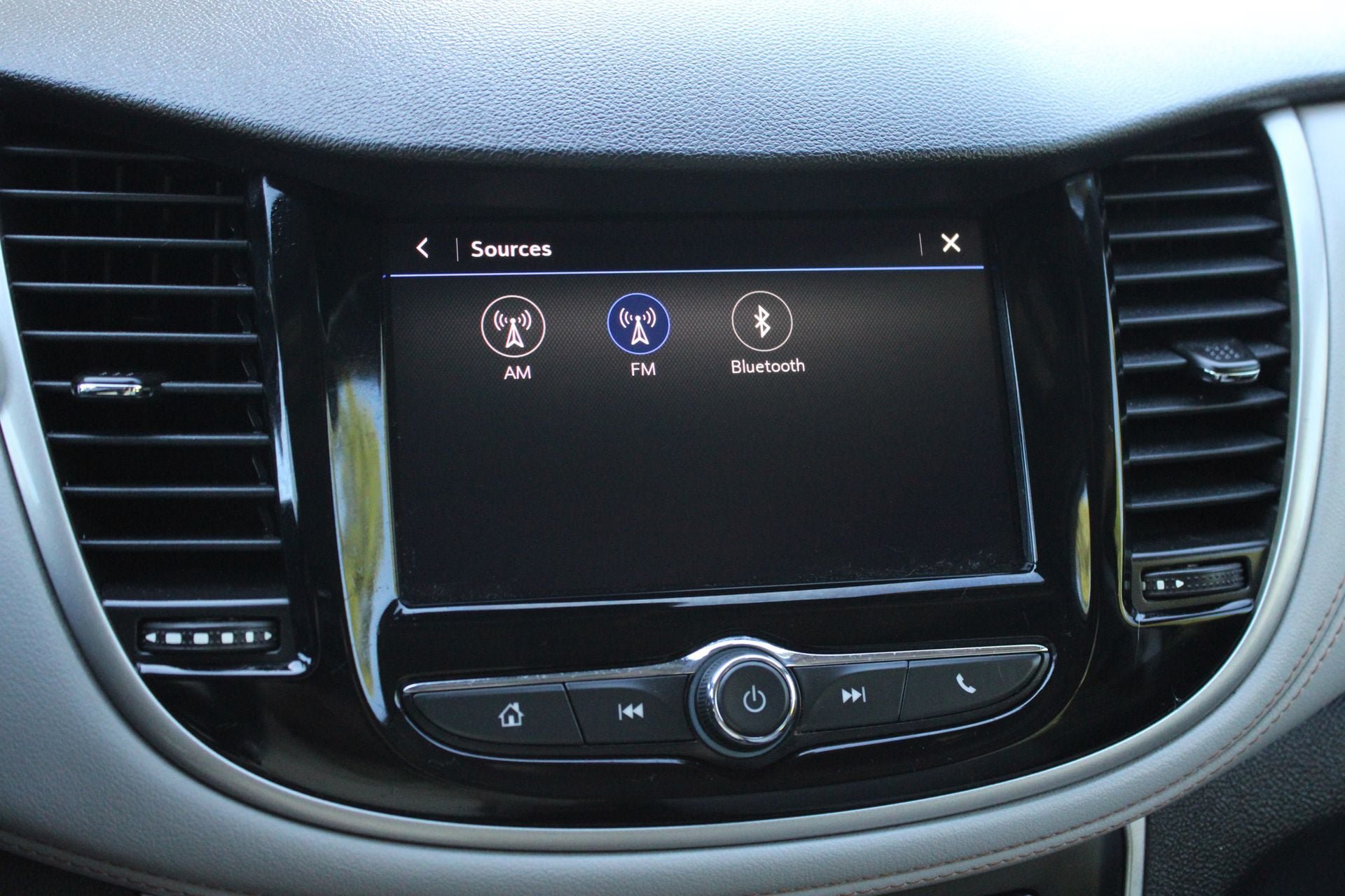 Used 2020 Chevrolet Trax LS AWD/4WD image 35