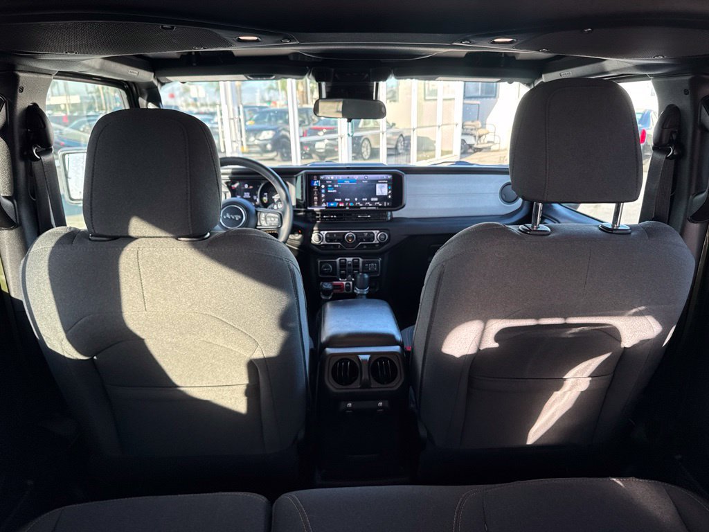 Used 2024 Jeep Wrangler Unlimited AWD/4WD image 14