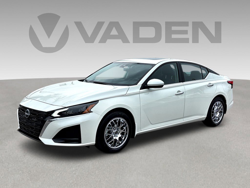 Used 2025 Nissan Altima 2.5 SV w/ SV Special Edition Package FWD image 3