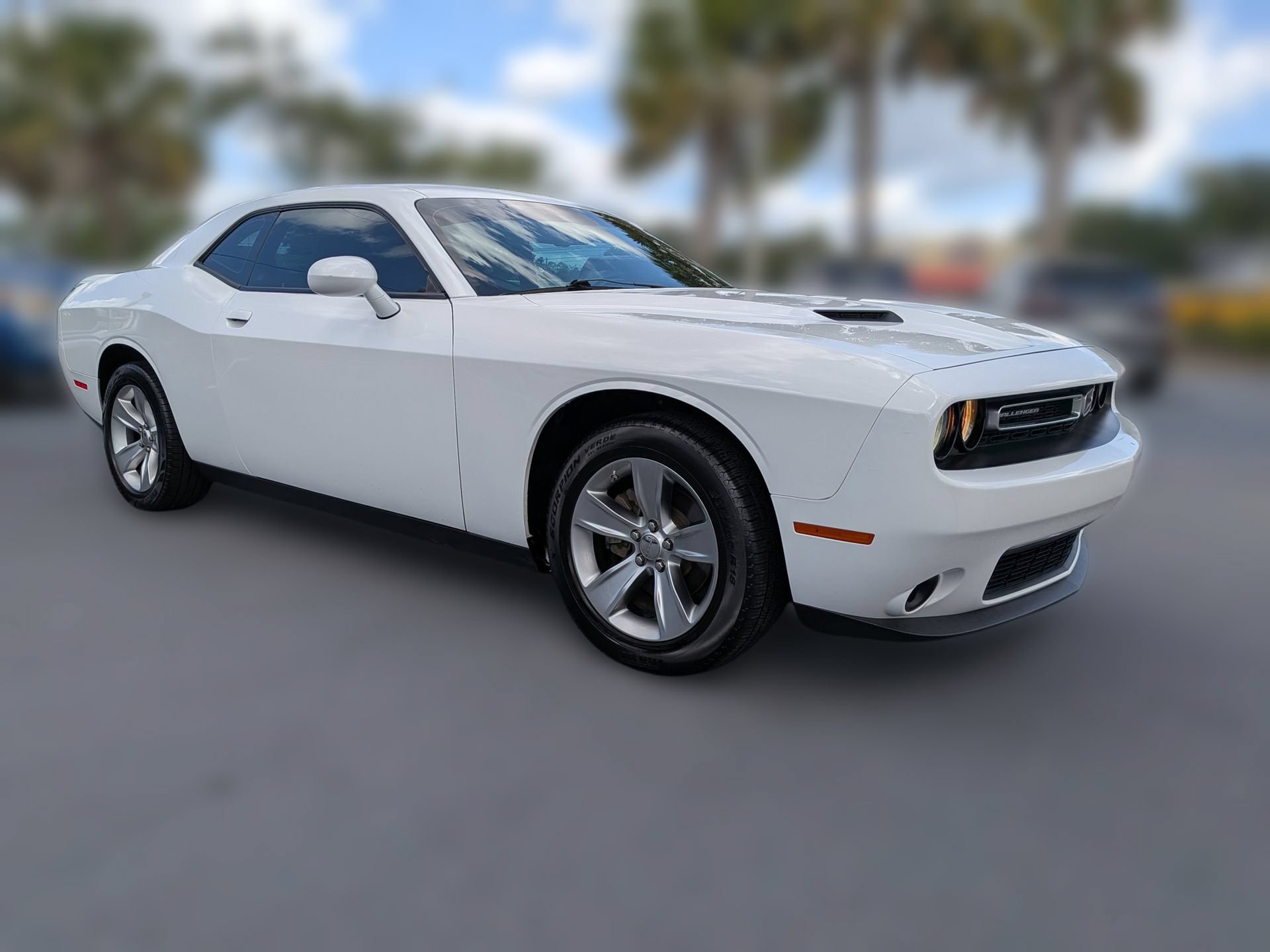 Used 2022 Dodge Challenger SXT RWD image 2
