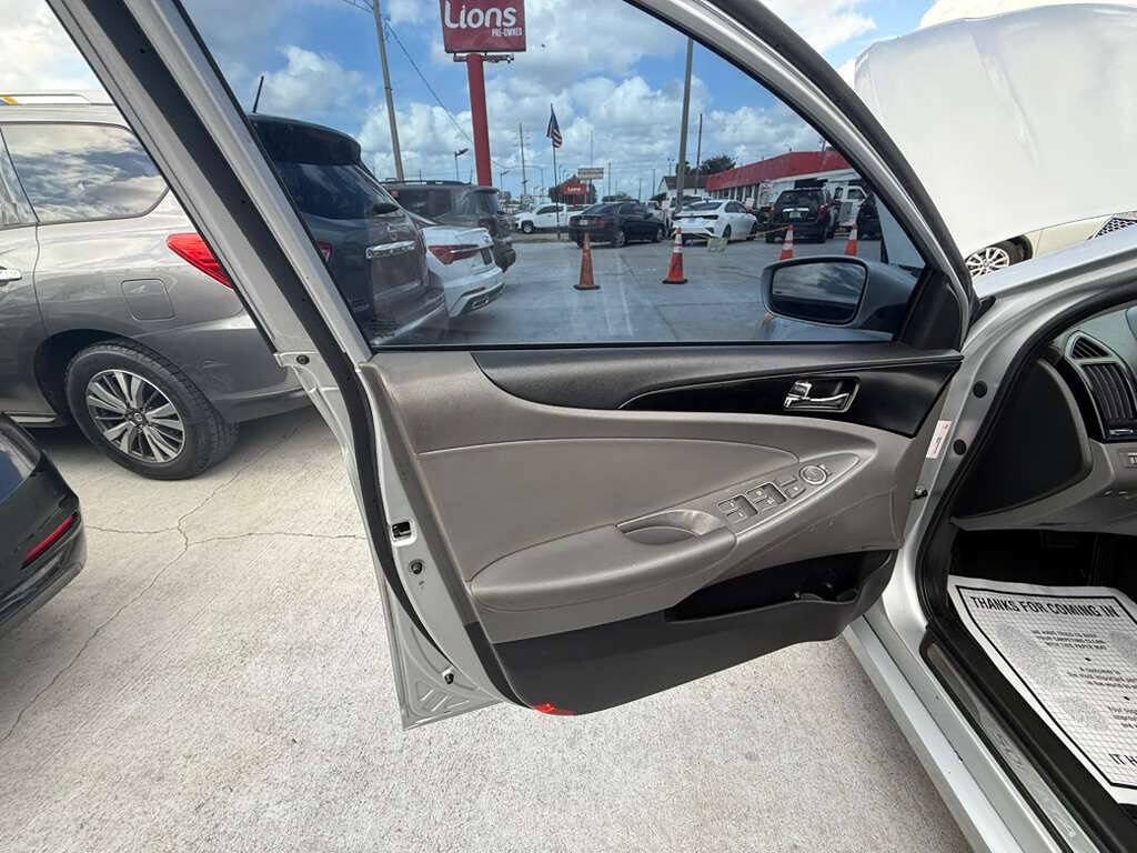 Used 2013 Hyundai Sonata Limited FWD image 17