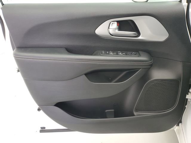 Used 2018 Chrysler Pacifica Touring Plus w/ S Appearance Package image 19