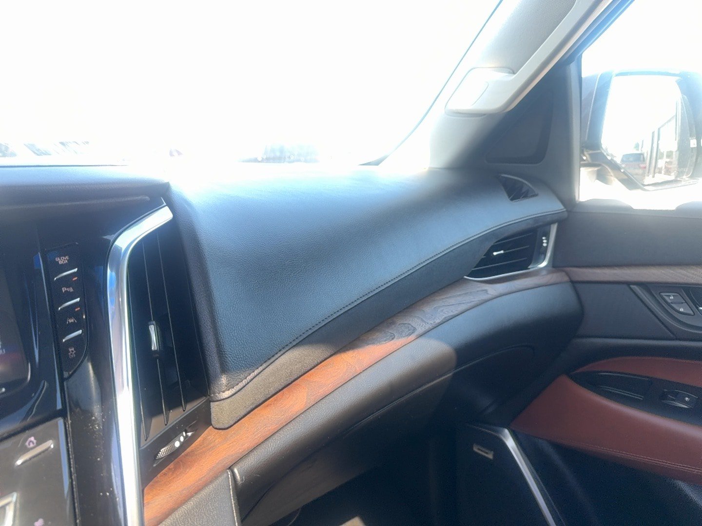 Used 2016 Cadillac Escalade Luxury AWD/4WD image 25