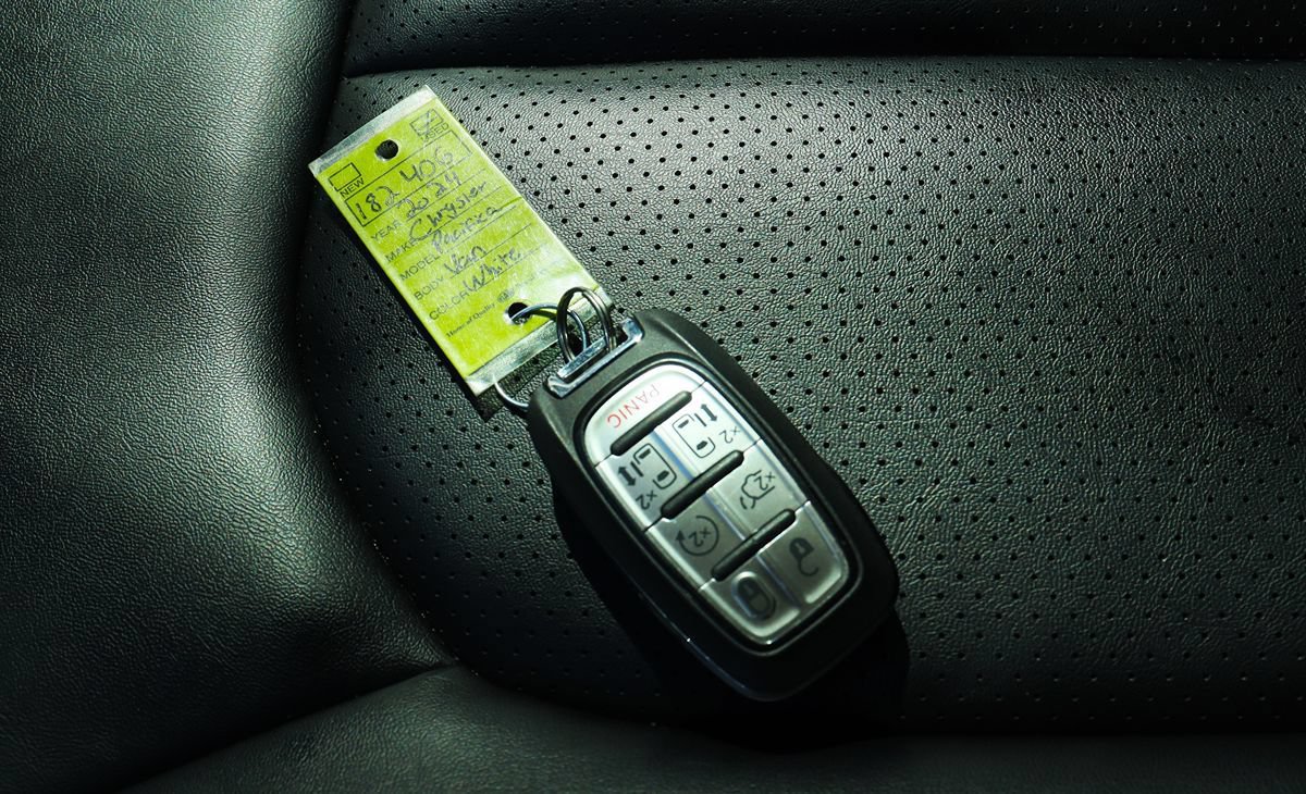 Used 2024 Chrysler Pacifica Touring-L FWD image 60