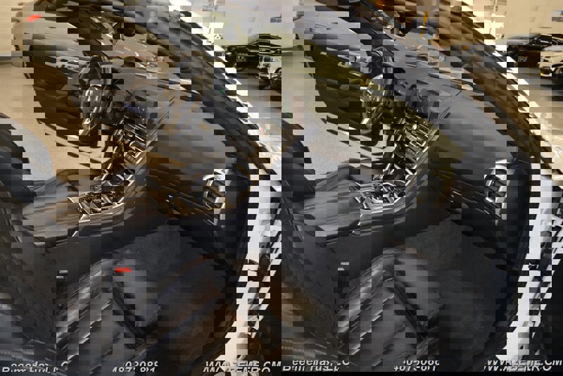 Used 2022 BMW 840i Convertible w/ Driving Assistance Package image 18