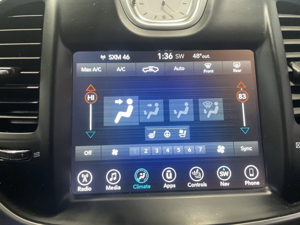 Used 2017 Chrysler 300 C image 28