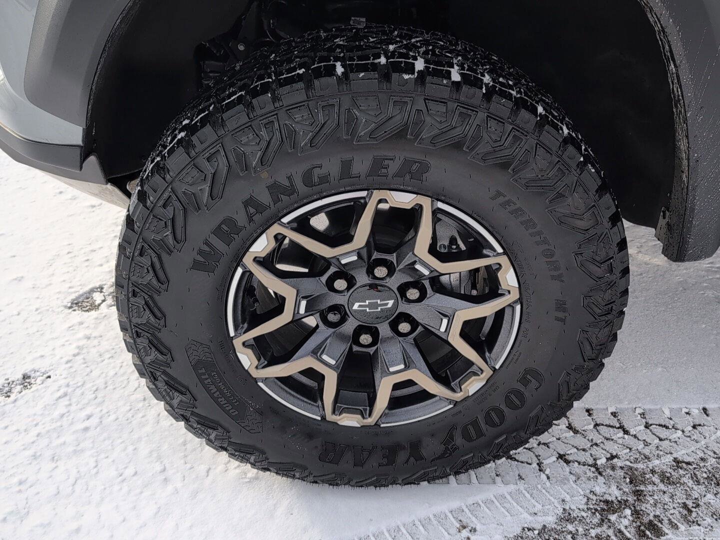 Used 2024 Chevrolet Colorado ZR2 w/ Safety Package image 10