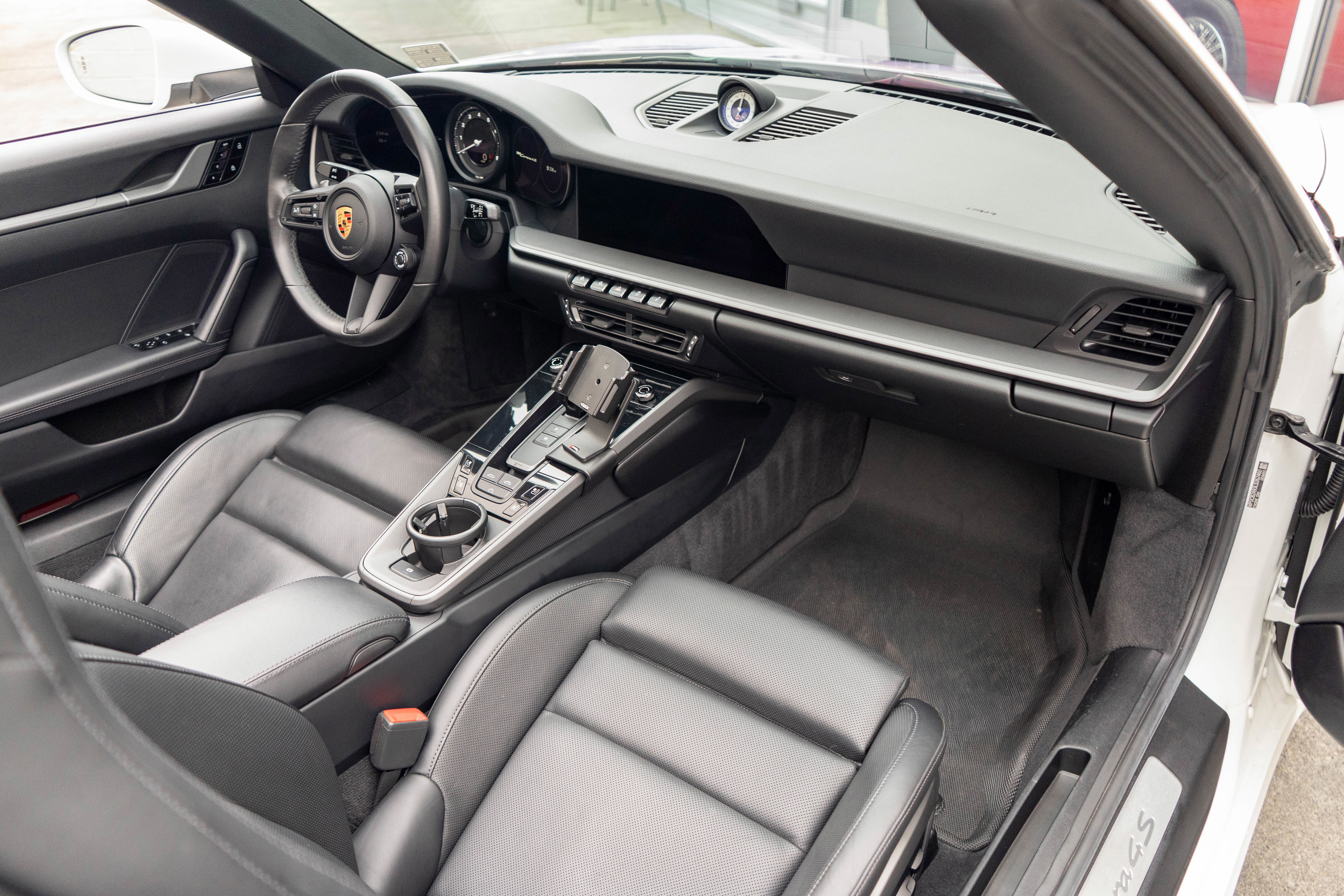 Used 2020 Porsche 911 Carrera 4S image 32