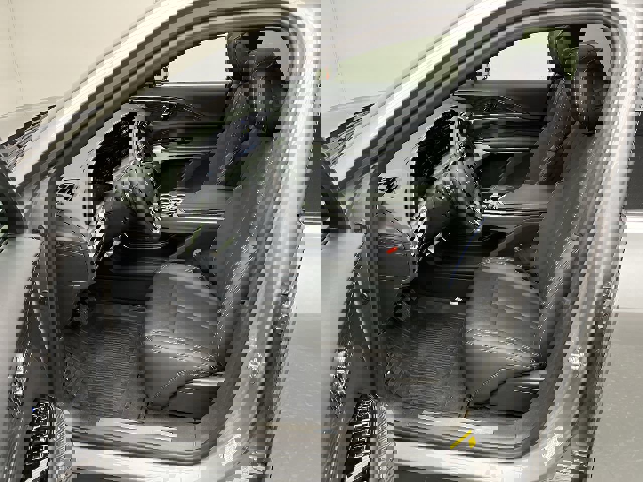 Used 2024 Cadillac Lyriq Luxury w/ LPO, Floor Liner Package image 3