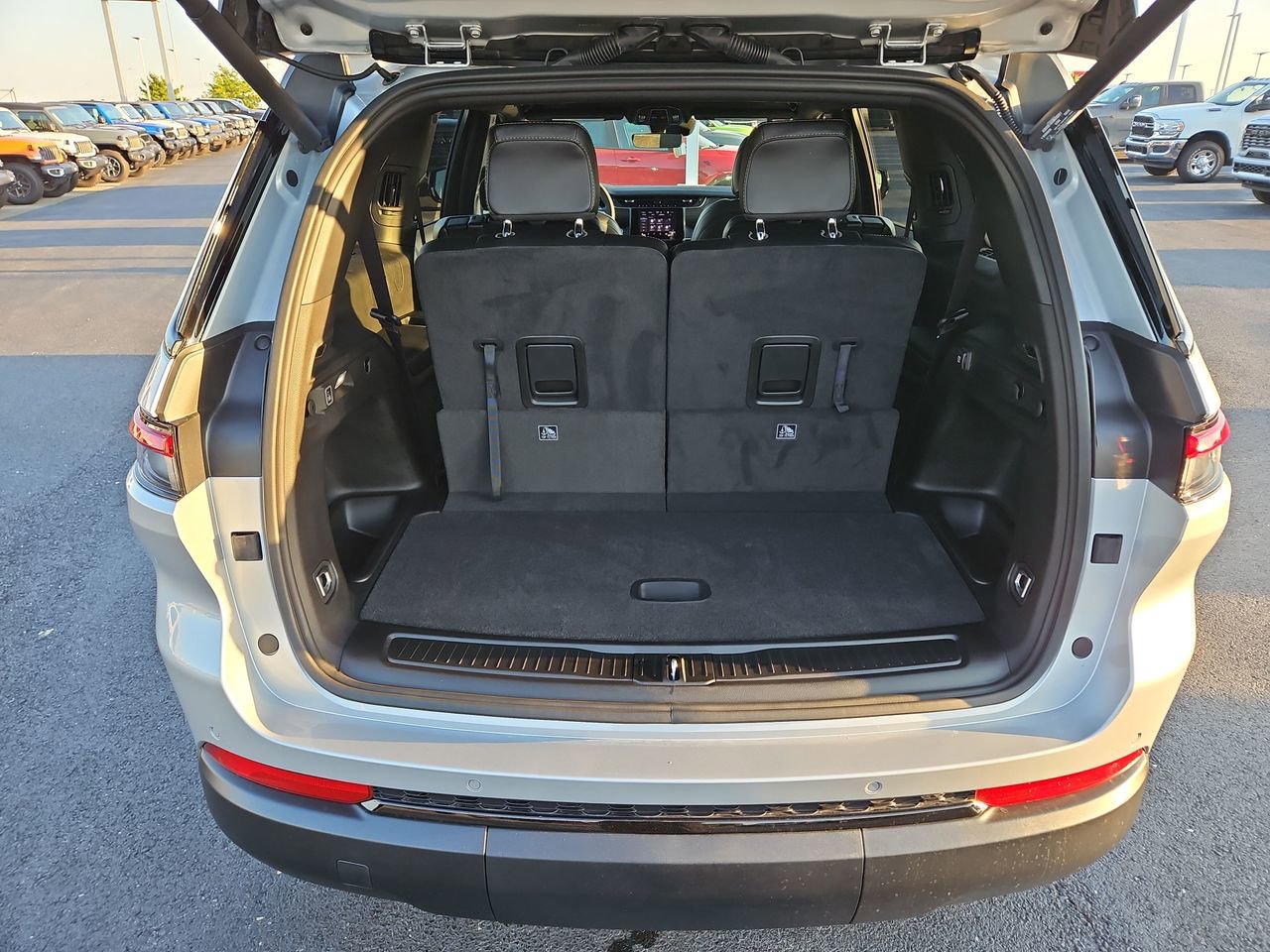 New 2025 Jeep Grand Cherokee L Altitude image 11