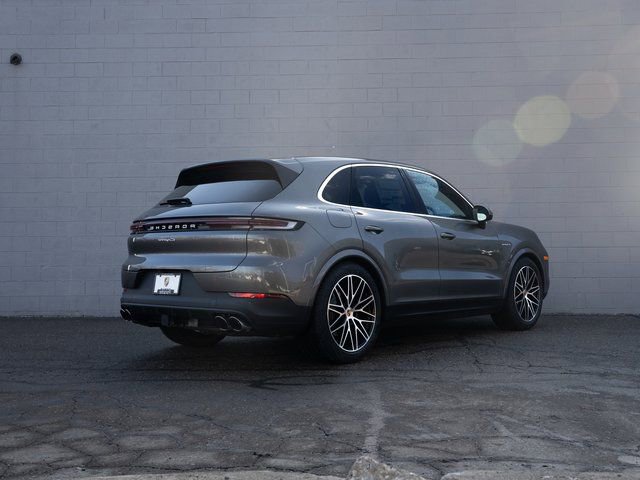 New 2026 Porsche Cayenne E-Hybrid AWD/4WD image 7