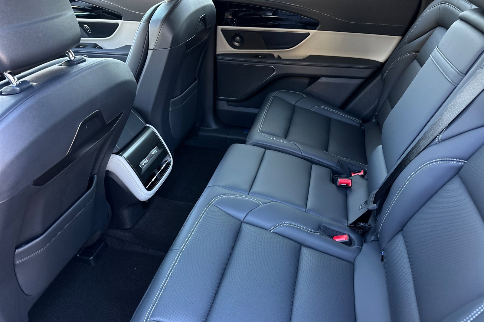 New 2025 Lincoln Nautilus Premier w/ Equipment Group 102A image 11