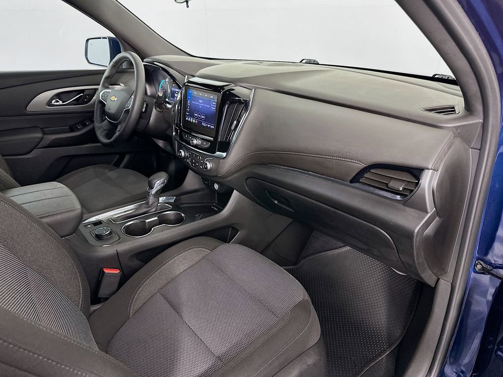 Used 2023 Chevrolet Traverse LT image 30