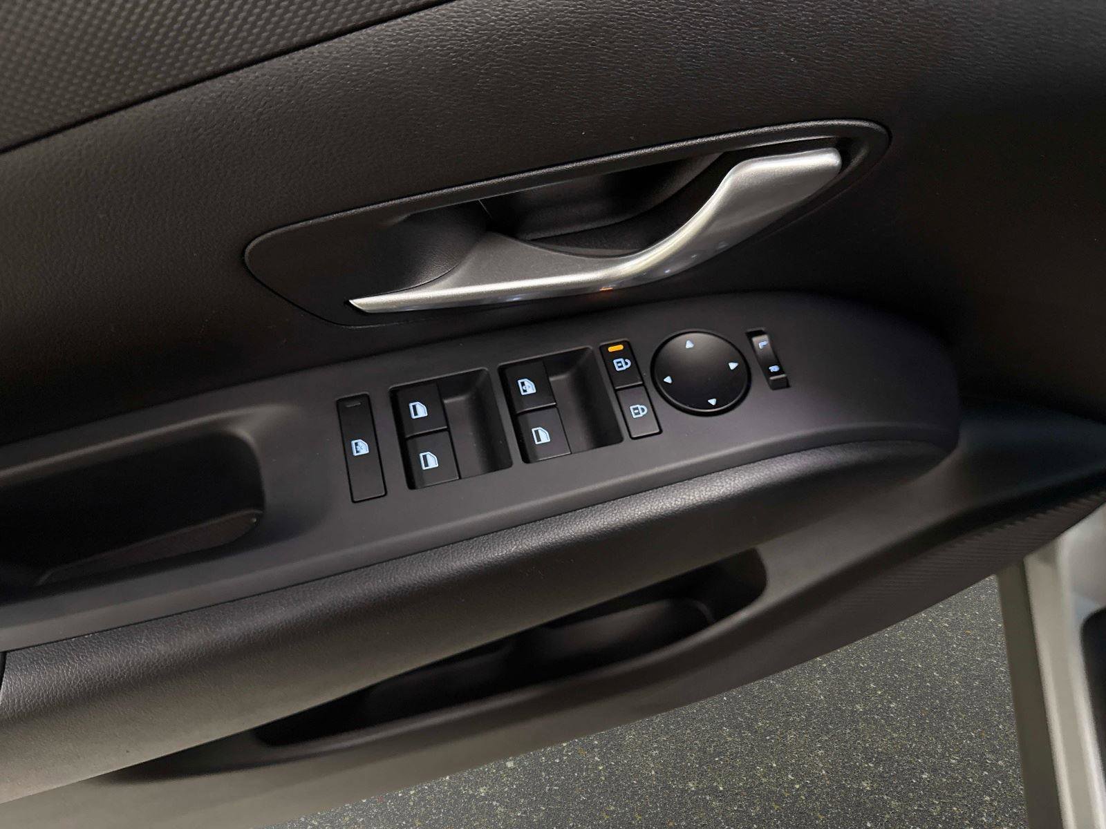 Certified 2025 Hyundai Tucson SE image 19