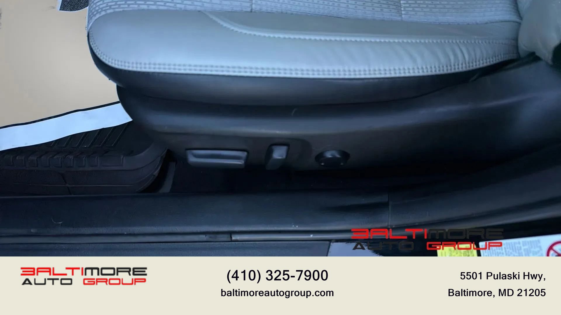 Used 2017 Toyota Camry SE w/ Moonroof Package FWD image 15