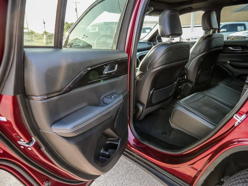 Used 2023 Jeep Grand Cherokee Altitude AWD/4WD image 26