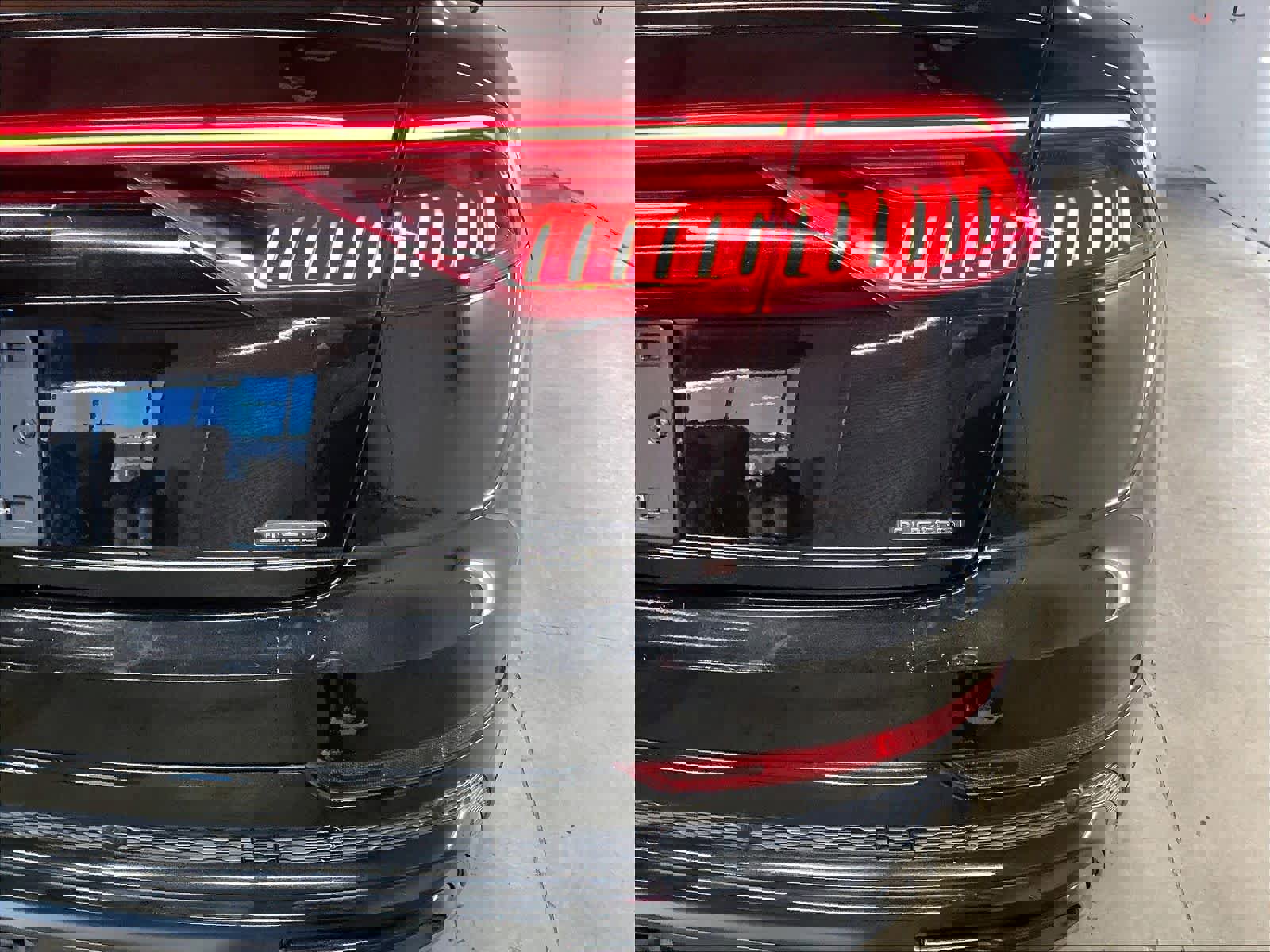 Used 2023 Audi Q8 Prestige w/ Prestige Package image 11