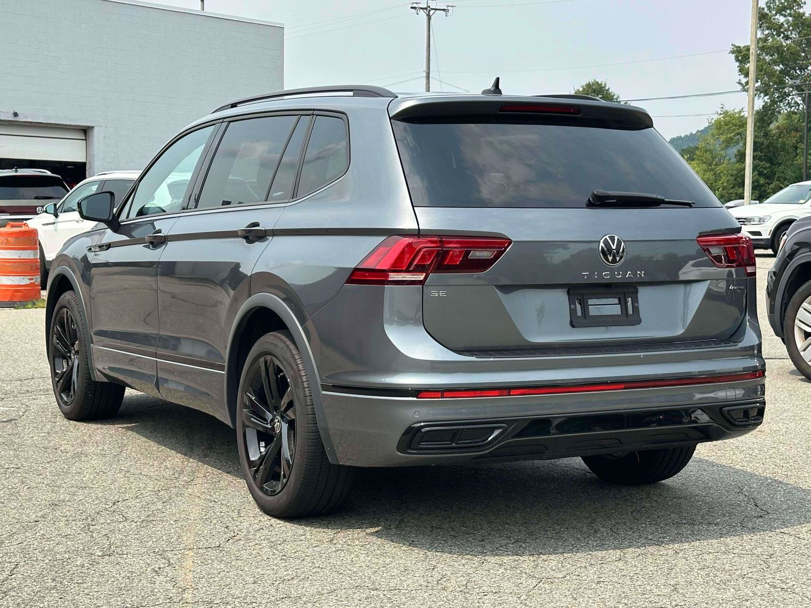 Certified 2023 Volkswagen Tiguan SE R-Line AWD/4WD image 4