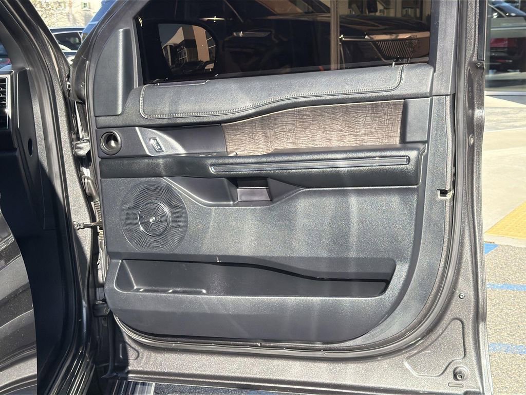 Used 2021 Ford Expedition Limited image 30