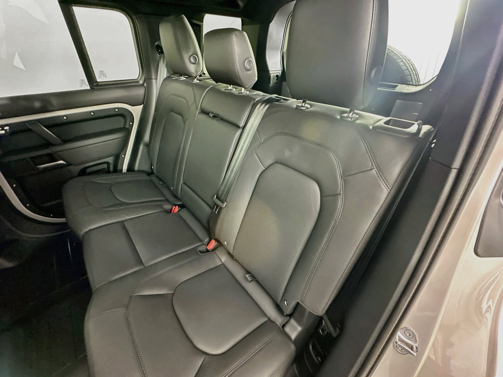 New 2026 Land Rover Defender 110 X-Dynamic SE AWD/4WD image 37