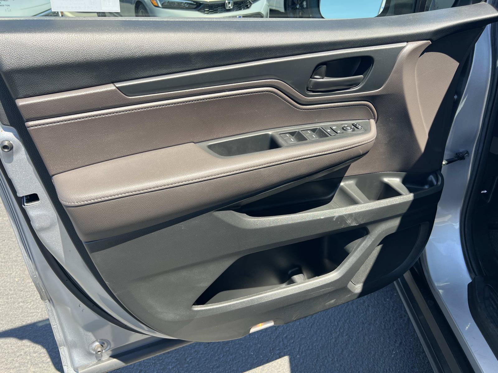 Used 2023 Honda Odyssey EX image 6