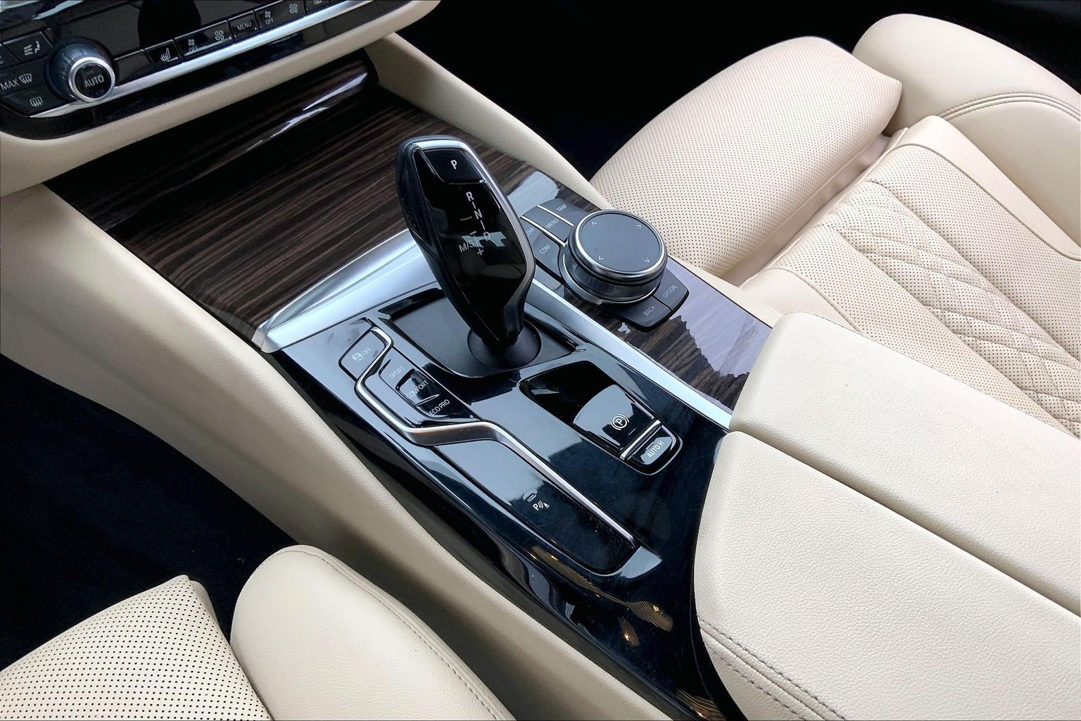 Used 2023 BMW 530i xDrive w/ Convenience Package AWD/4WD image 18