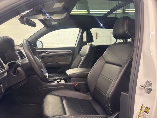 Certified 2022 Volkswagen Atlas Cross Sport SEL R-Line image 23