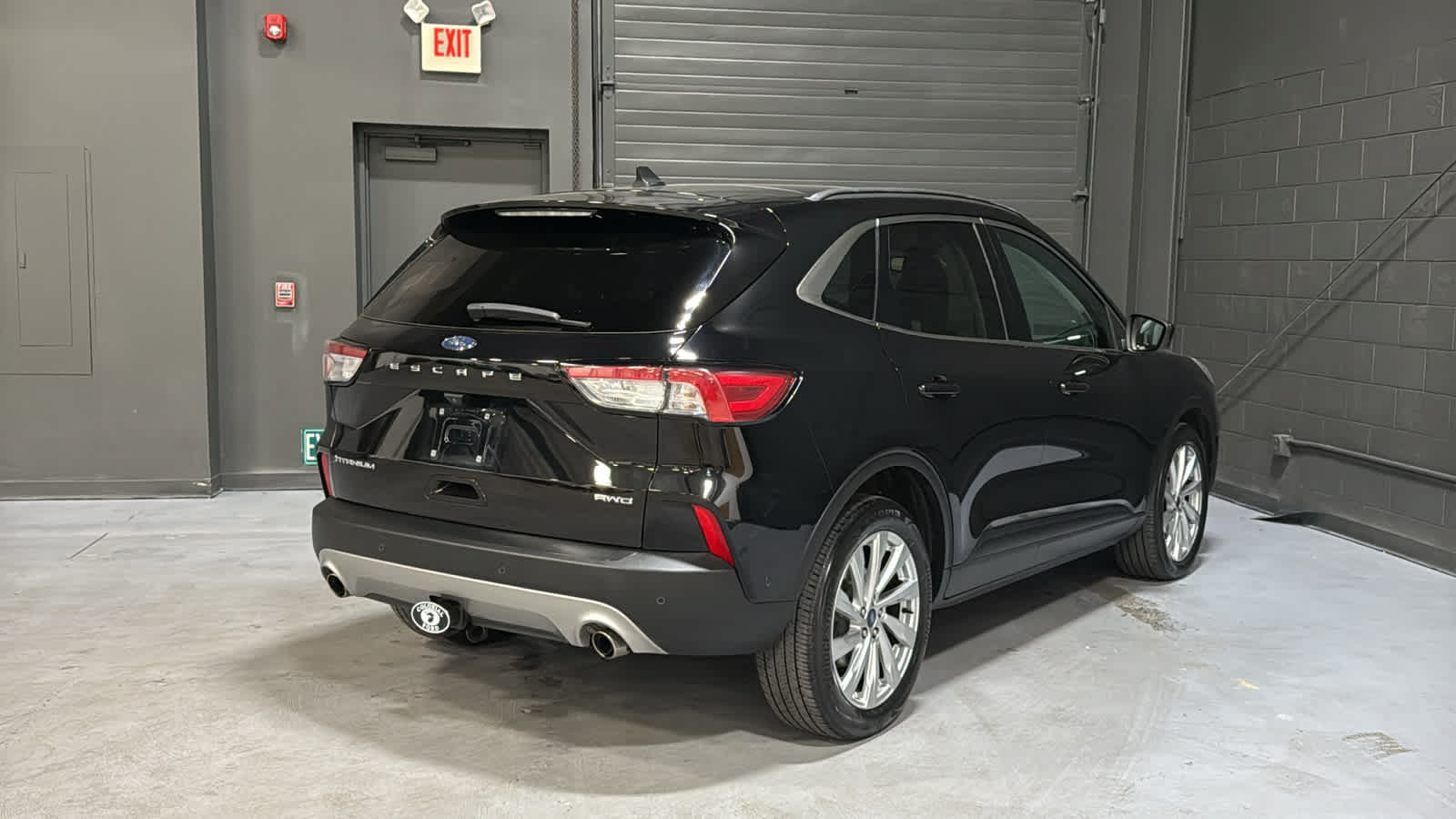 Used 2021 Ford Escape Titanium w/ Titanium Elite Package AWD/4WD image 4