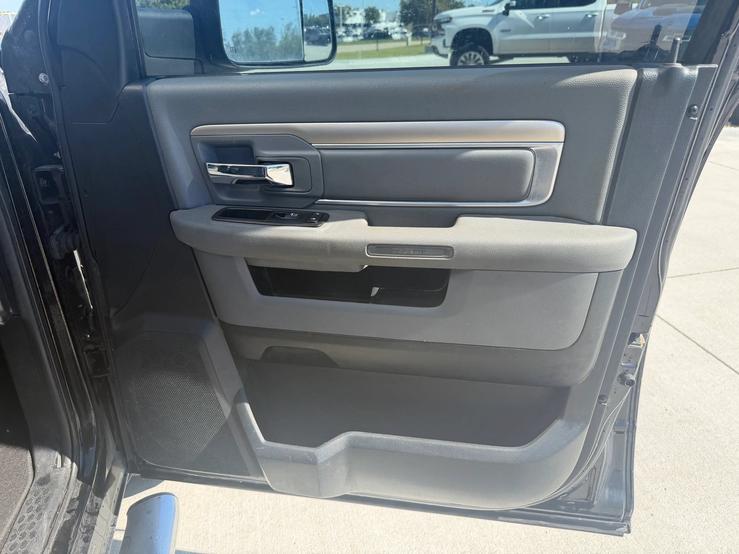 Used 2014 RAM 1500 Classic SLT AWD/4WD image 15