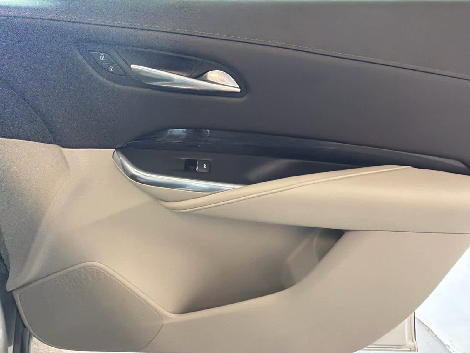 Used 2021 Cadillac XT4 Premium Luxury FWD image 31