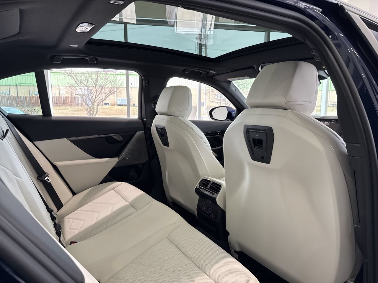New 2026 BMW 550e xDrive AWD/4WD image 47