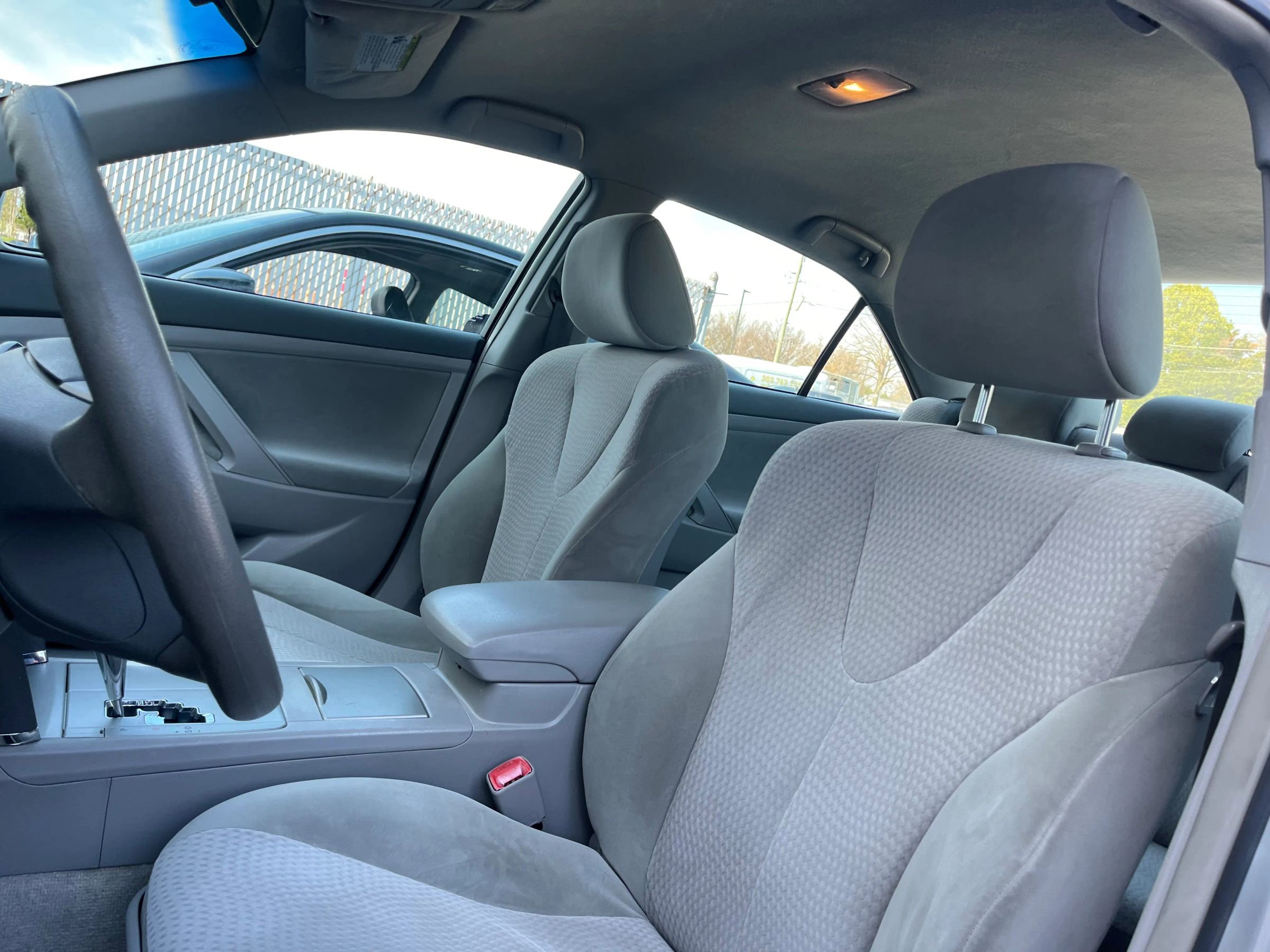 Used 2011 Toyota Camry LE image 10