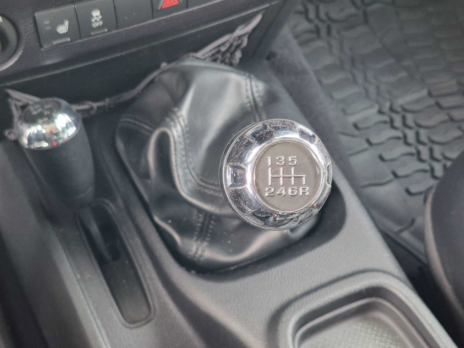 Used 2016 Jeep Wrangler Unlimited Rubicon AWD/4WD image 26