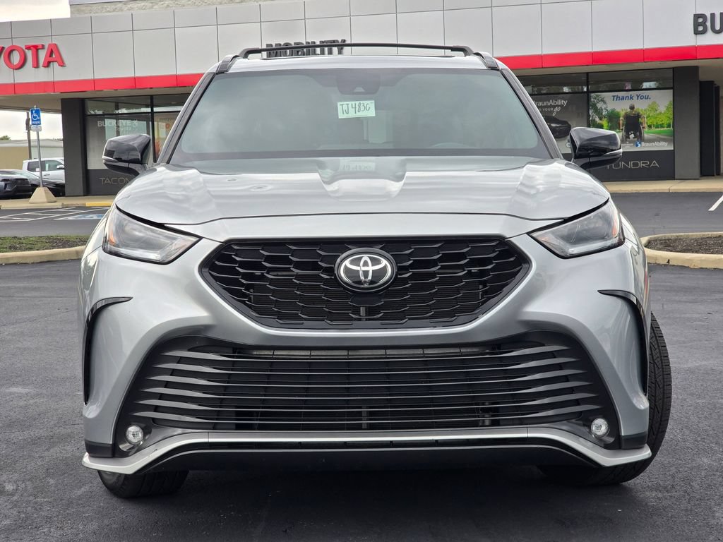 Used 2023 Toyota Highlander XSE AWD/4WD image 3