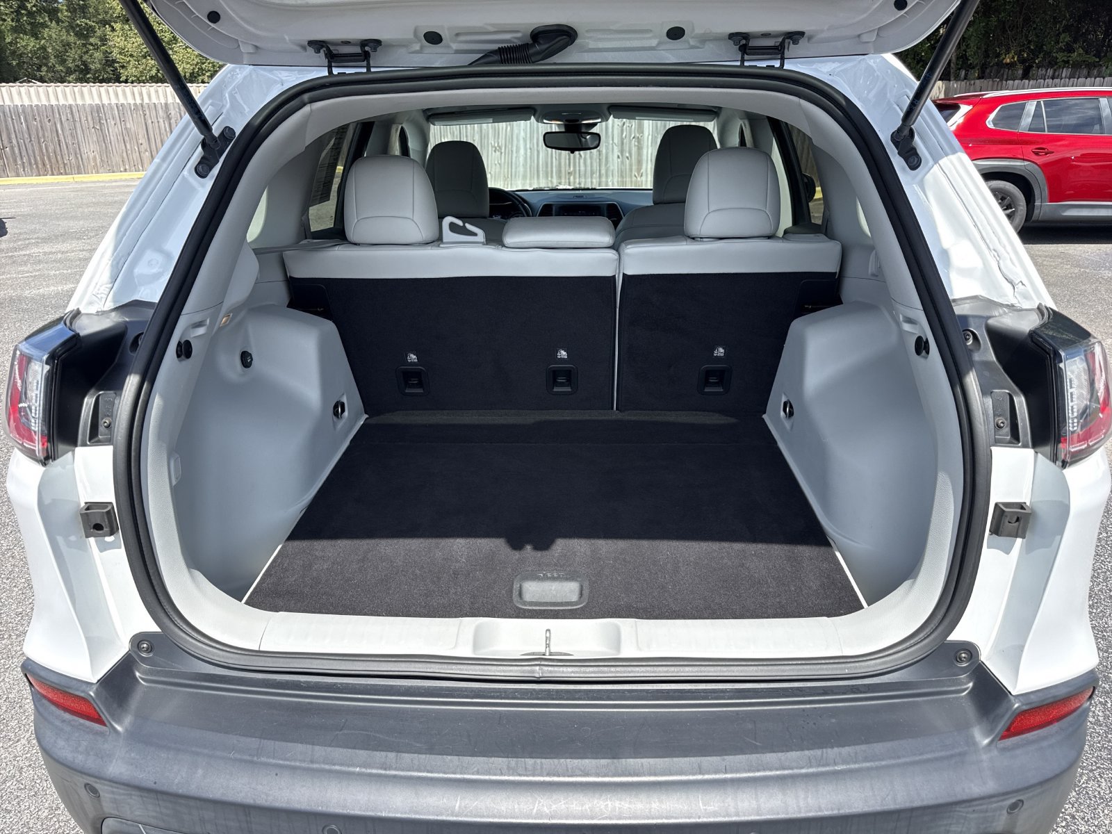 Used 2021 Jeep Cherokee Latitude Plus FWD image 31