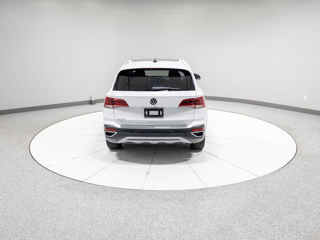 Used 2023 Volkswagen Taos SE w/ Panoramic Sunroof Package image 33